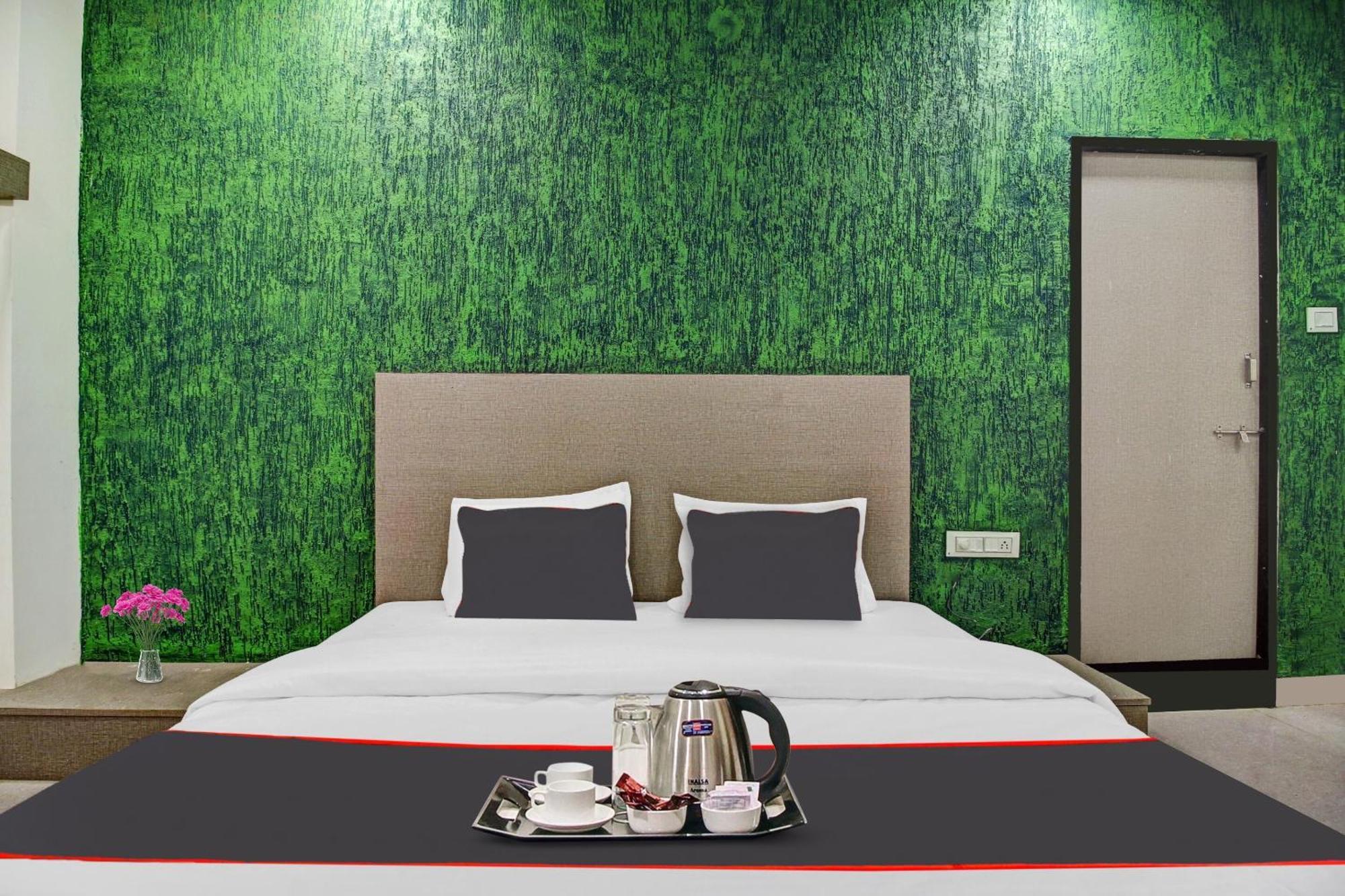 Super Collection O The Wishtler Hotel Bhopal Exterior photo